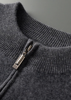 Herren Strickjacke mit Reißverschluss und Kontraststreifen an den Ärmeln
