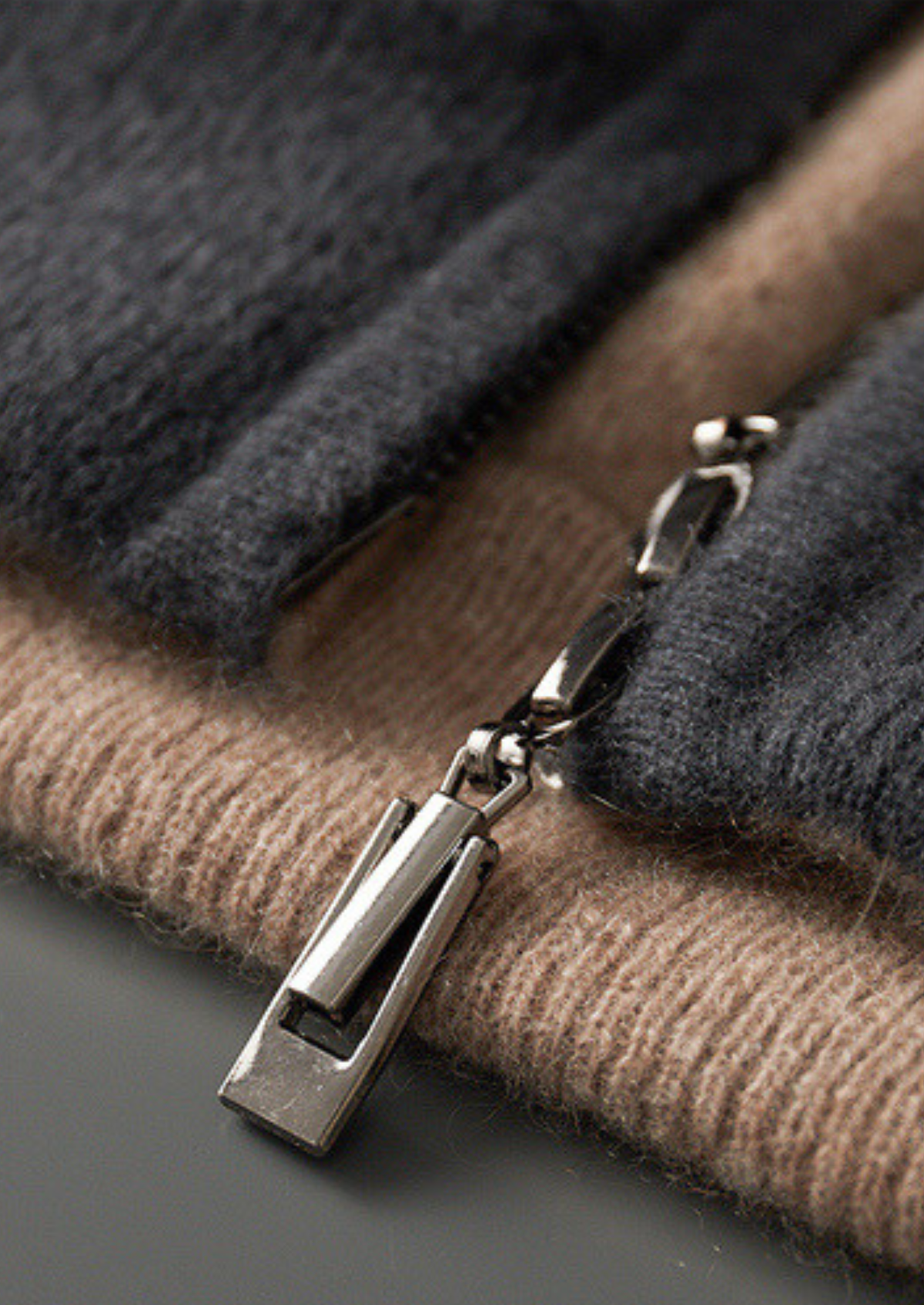 Herren Strickjacke mit Zweiwege-Reißverschluss und Eingrifftaschen