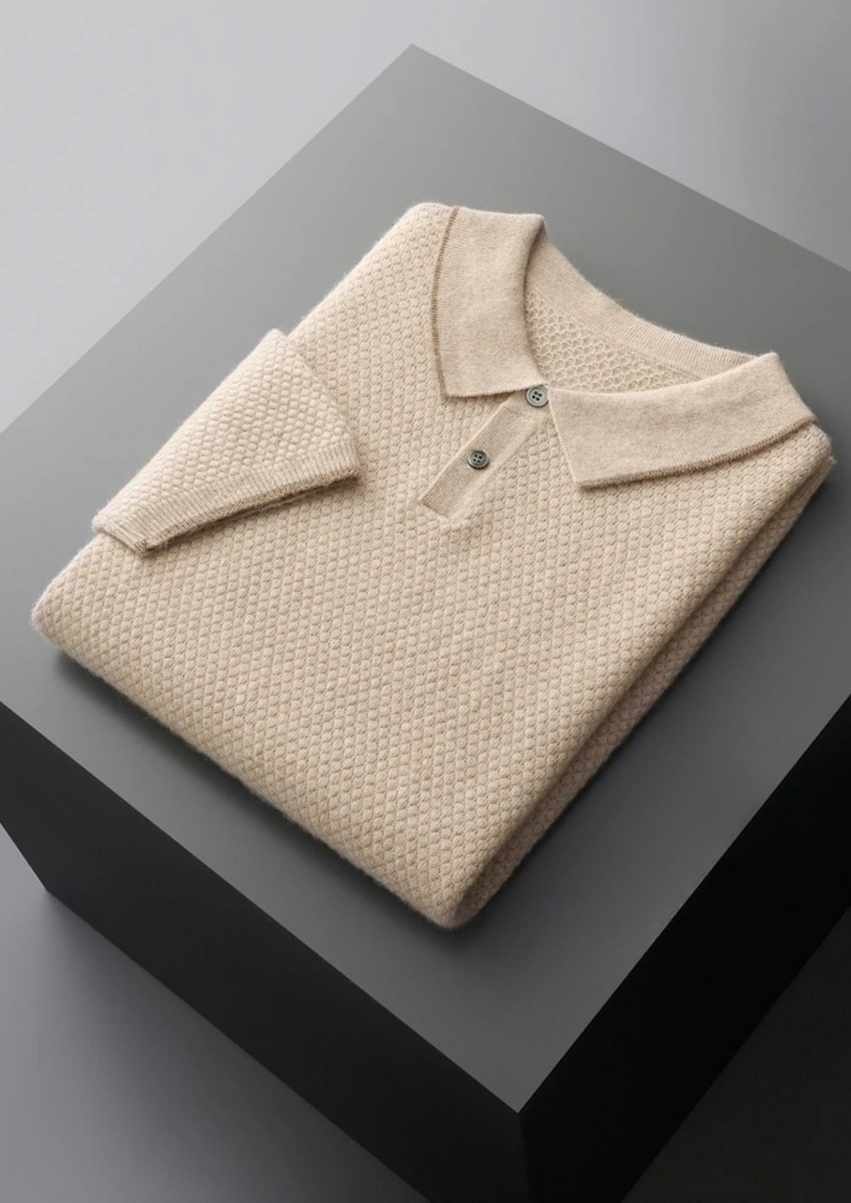 Herren Feinstrick-Poloshirt mit Kontrastpaspel und Kurzen Ärmeln