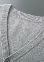 Herren Strickjacke mit V-Ausschnitt und Knopfleiste