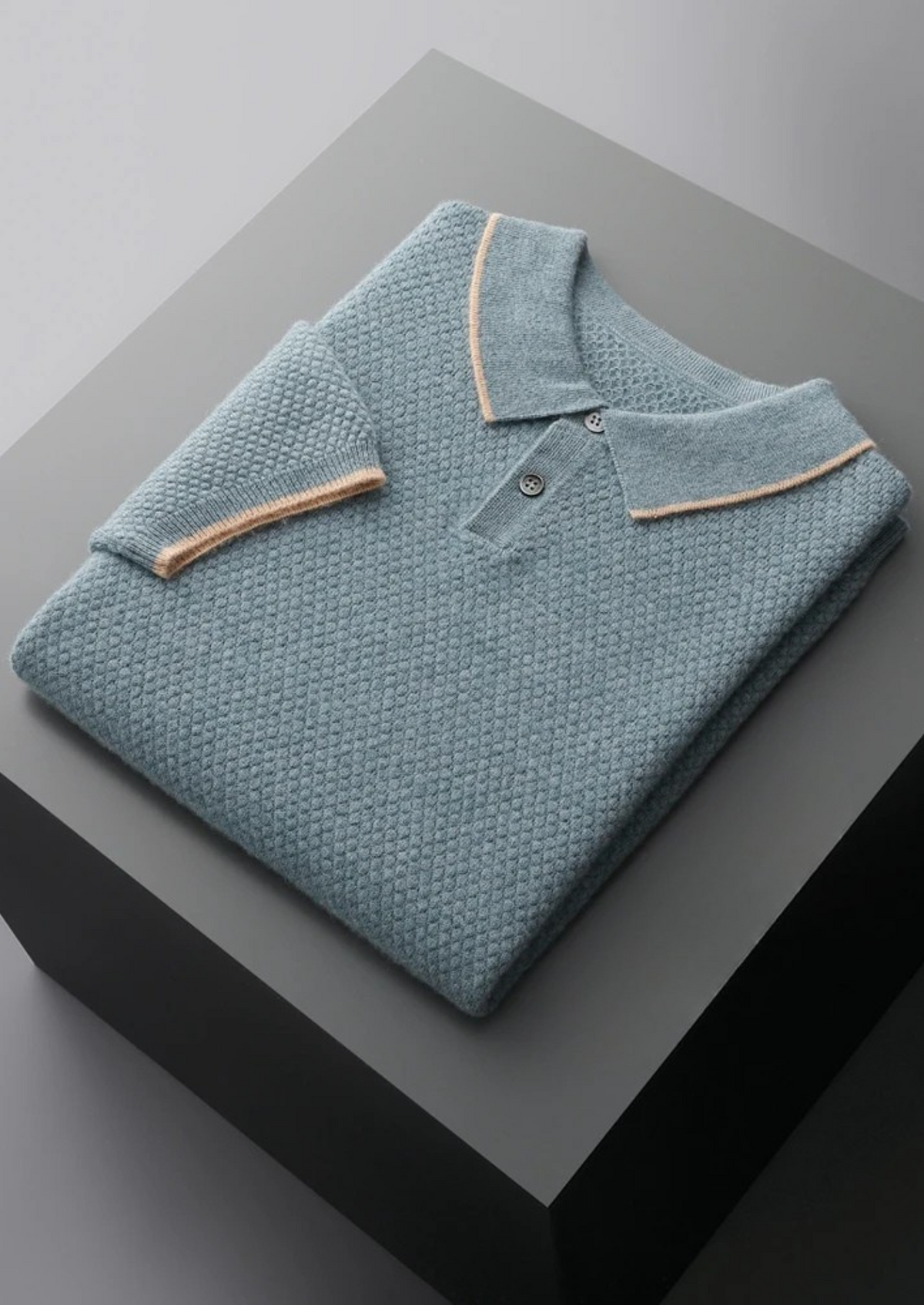 Herren Feinstrick-Poloshirt mit Kontrastpaspel und Kurzen Ärmeln