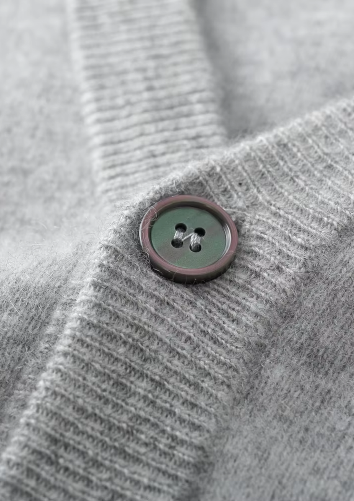 Herren Strickjacke mit V-Ausschnitt und Knopfleiste