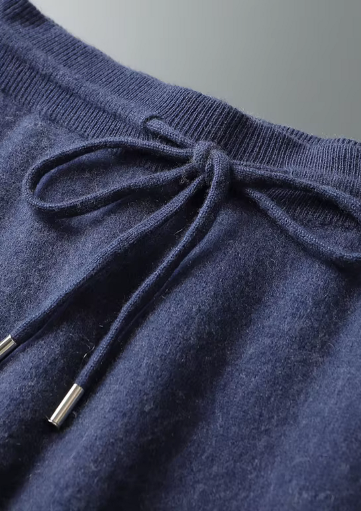 Herren Set mit Kapuzenjacke mit Rippbündchen und Jogginghose