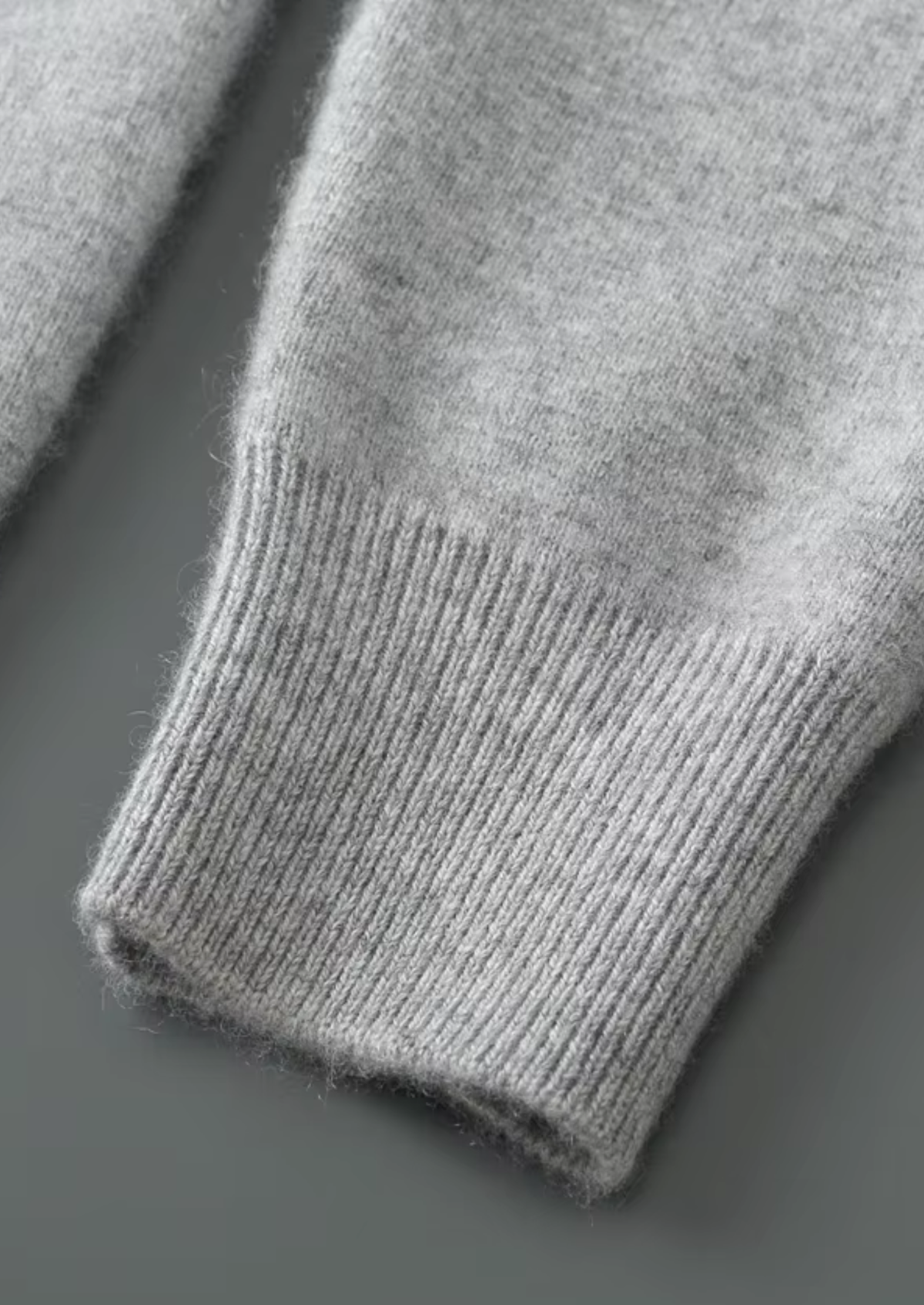 Herren Strickjacke mit V-Ausschnitt und Knopfleiste