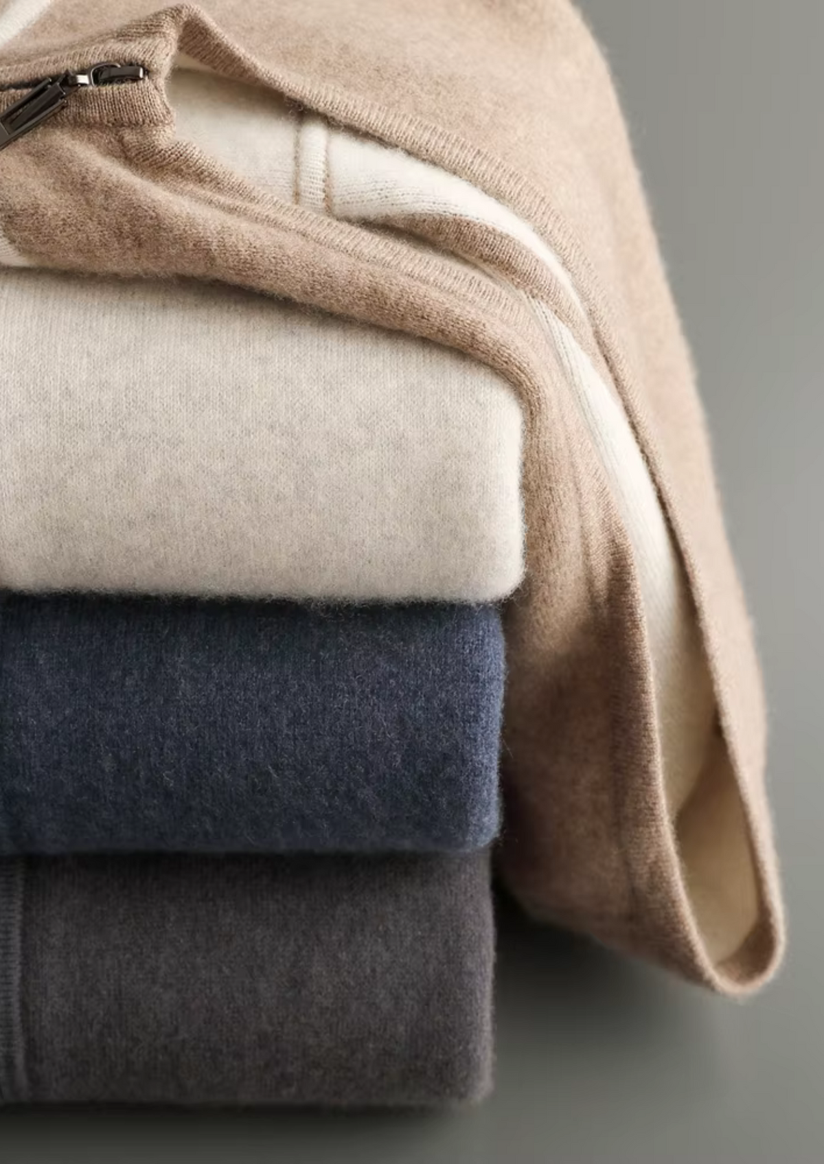 Herren Set mit Kapuzenjacke mit Rippbündchen und Jogginghose