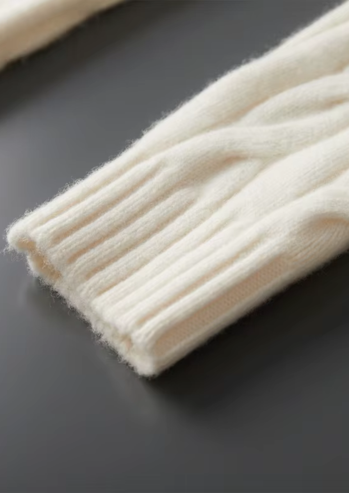 Herren Strickjacke mit Zweiwege-Reißverschluss und Zopfmuster