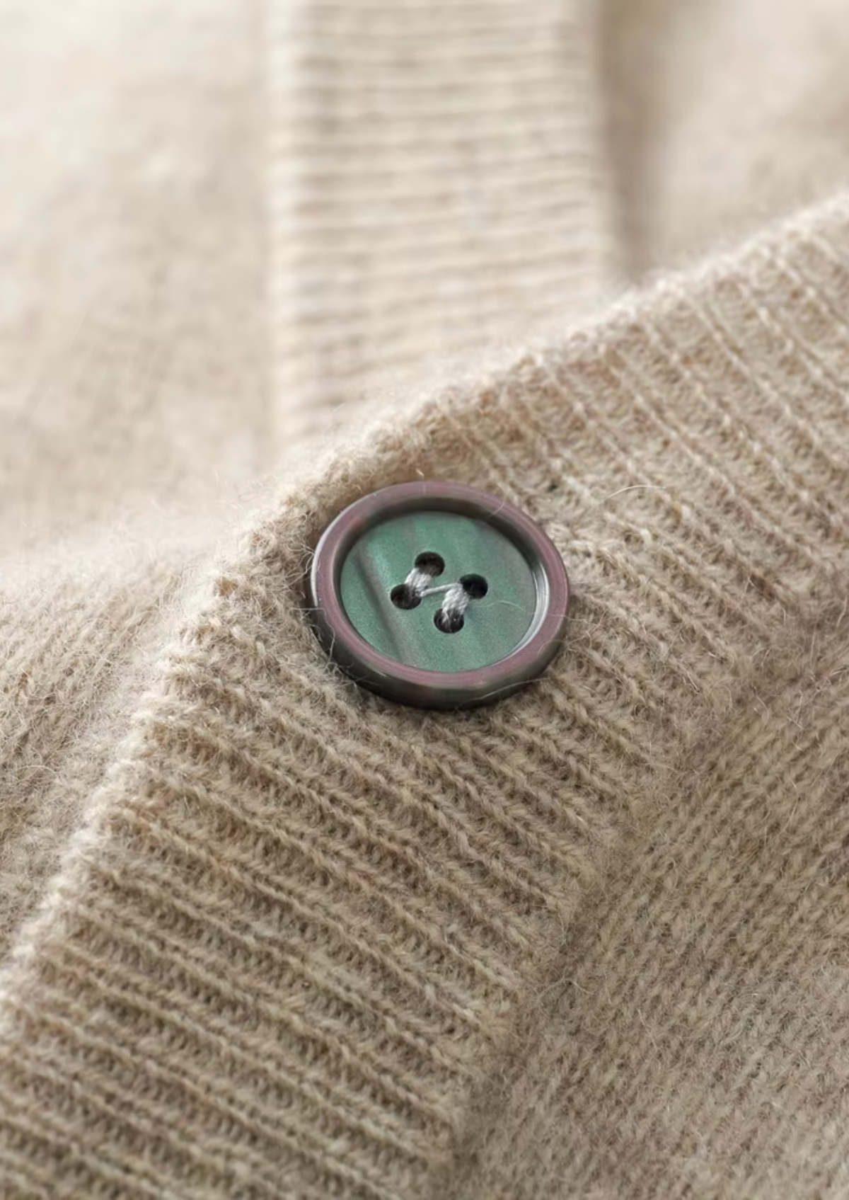 Herren Strickjacke mit V-Ausschnitt und Knopfleiste