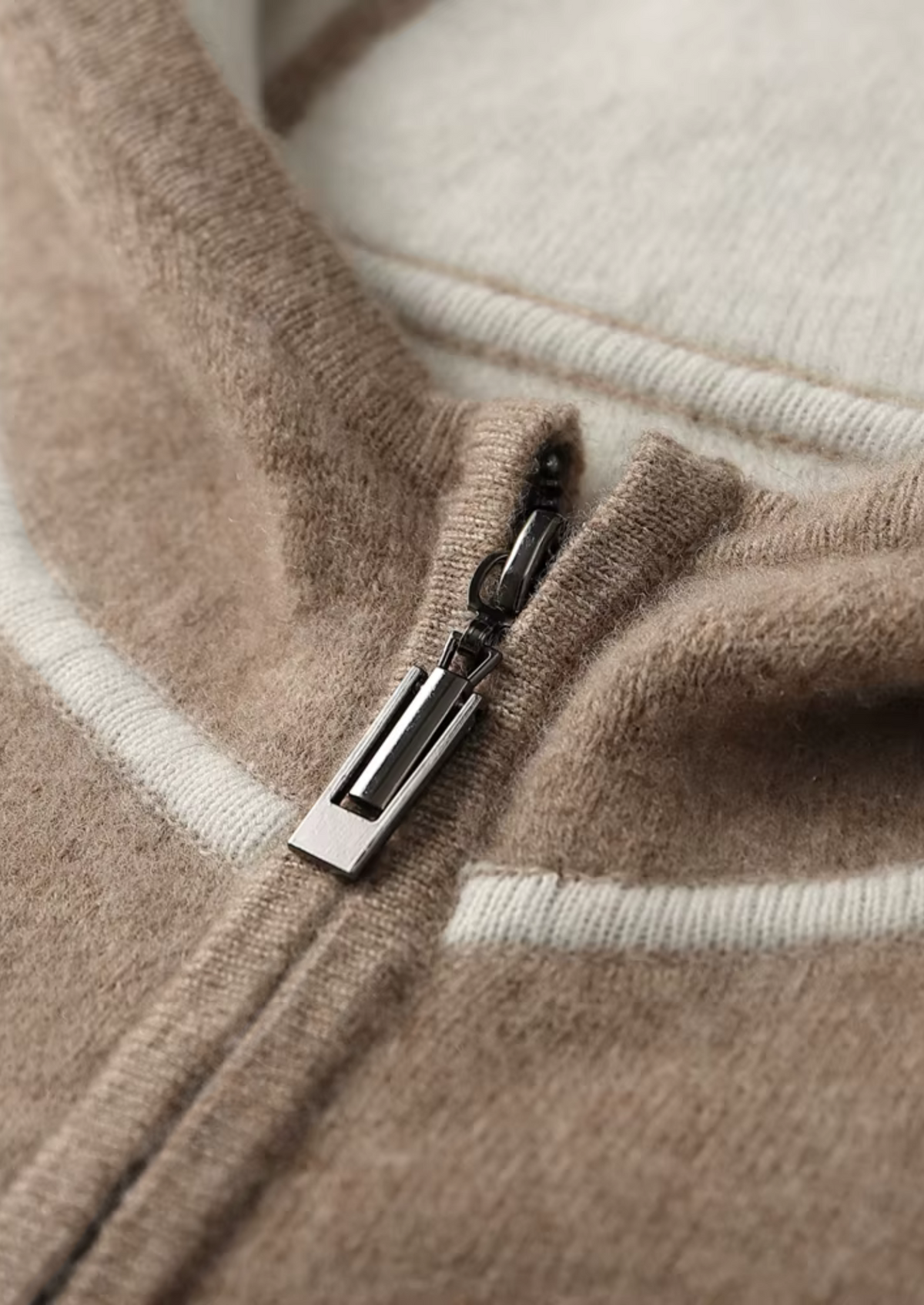 Herren Set mit Kapuzenjacke mit Rippbündchen und Jogginghose