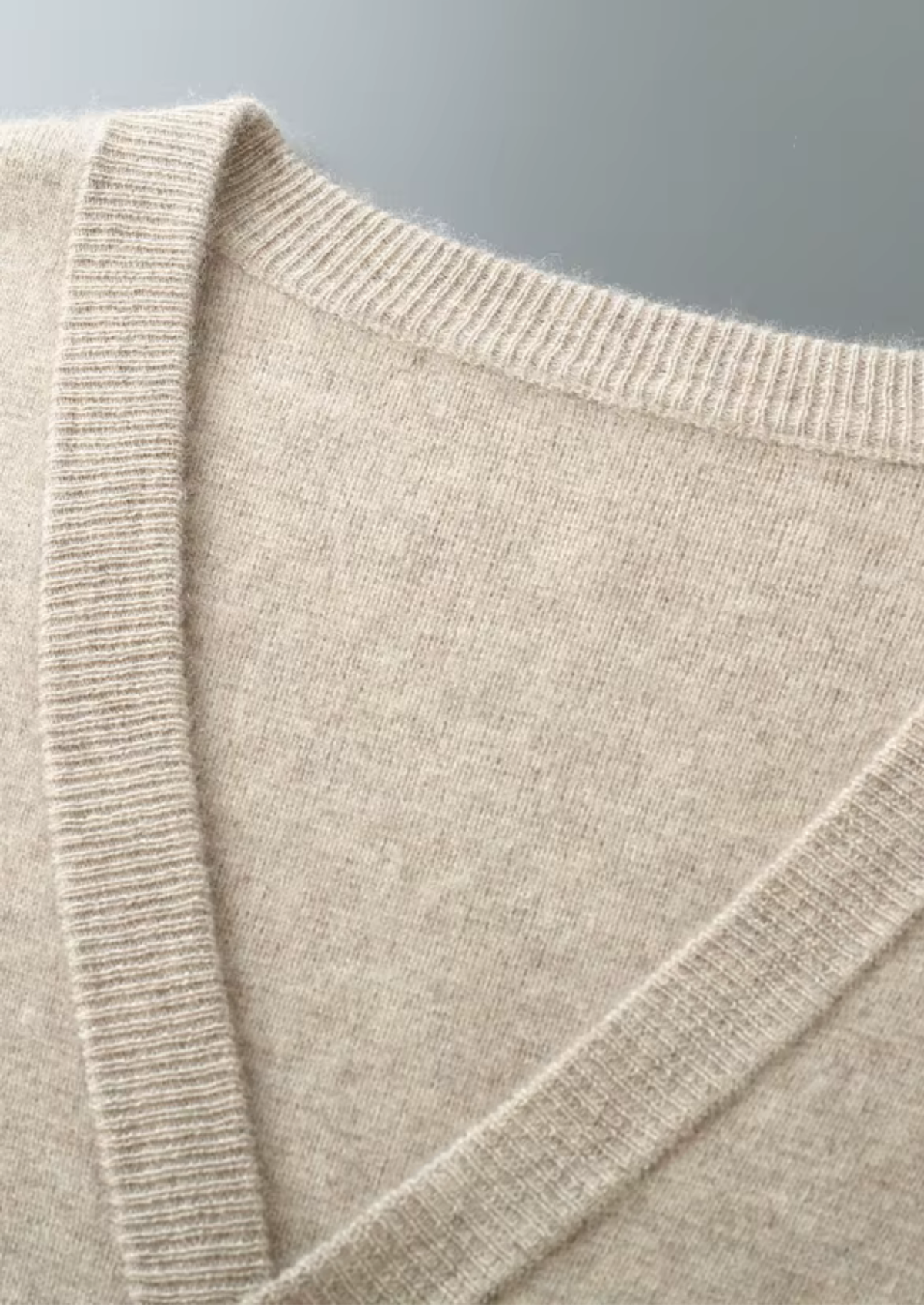 Herren Strickjacke mit V-Ausschnitt und Knopfleiste