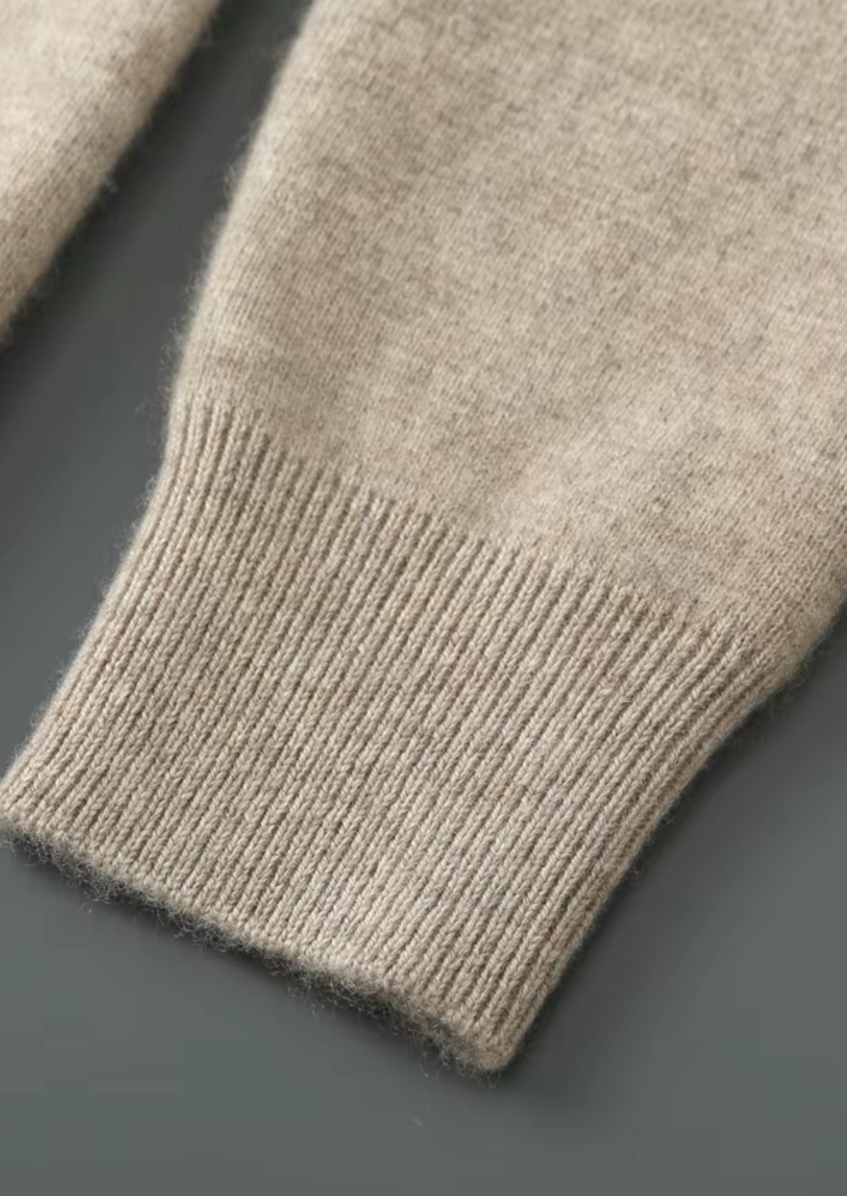 Herren Strickjacke mit V-Ausschnitt und Knopfleiste