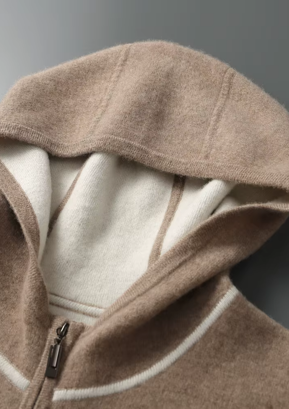 Herren Set mit Kapuzenjacke mit Rippbündchen und Jogginghose