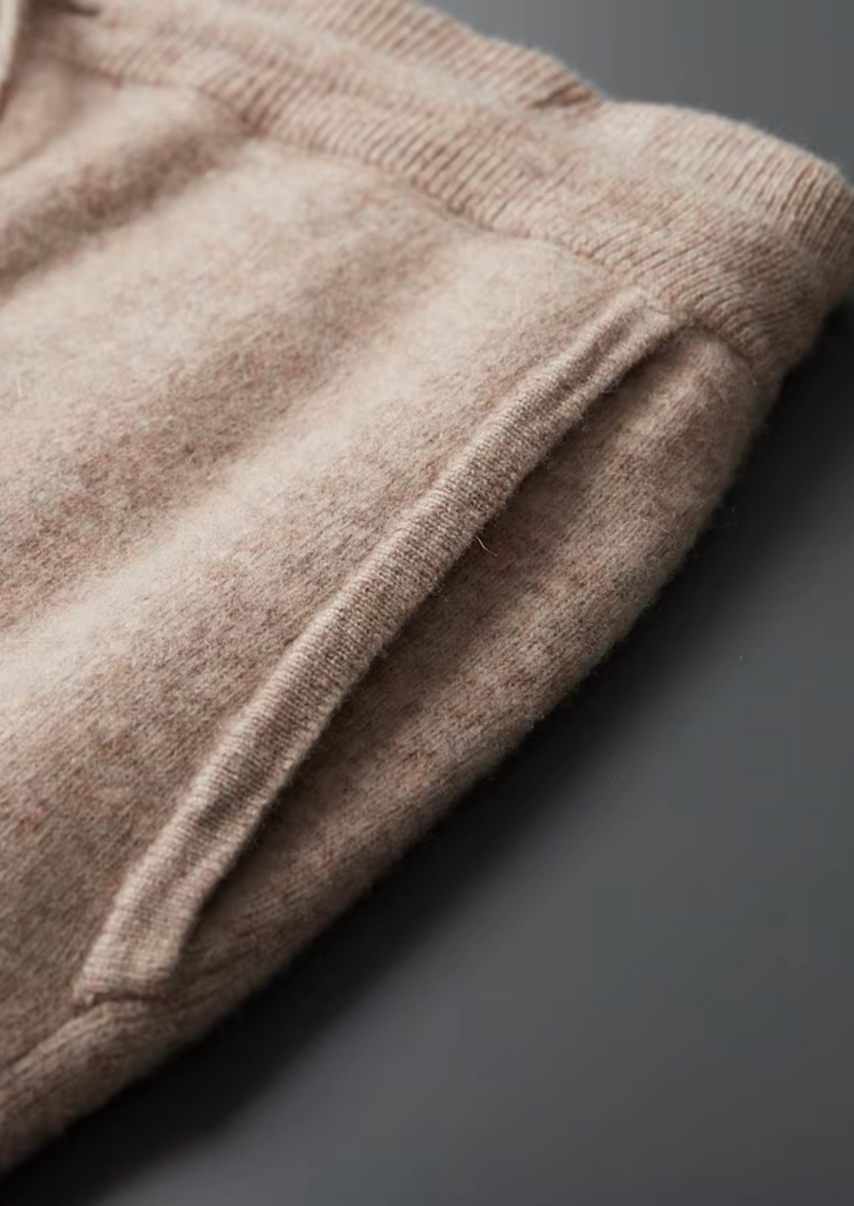 Herren Set mit Kapuzenjacke mit Känguru-Tasche und Jogginghose