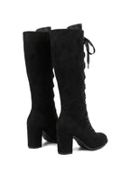 Paar Damen Kniestiefel in Schwarz, Ansicht von hinten schräg