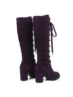 Paar Damen Kniestiefel in Aubergine, Ansicht von hinten schräg