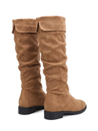 Paar Damen Kniestiefel in Karamell, Ansicht von hinten schräg