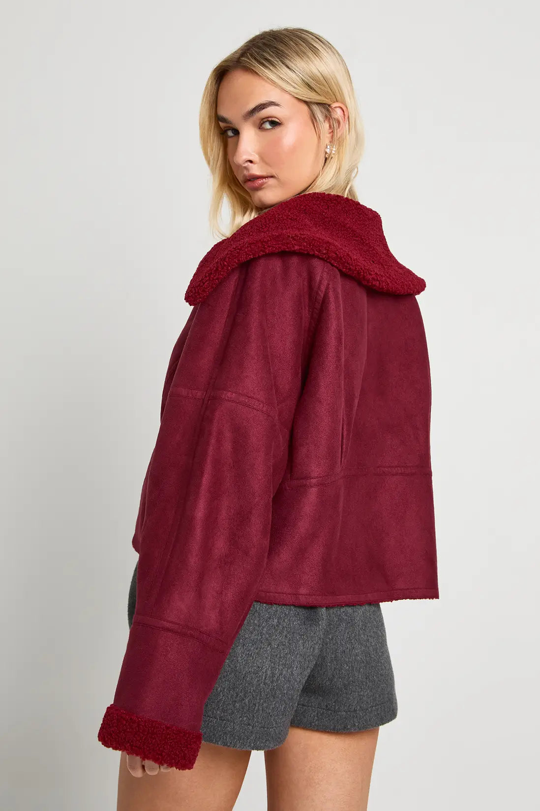 Damen Kurzjacke mit Teddykragen und Metallreißverschluss Ansicht 2