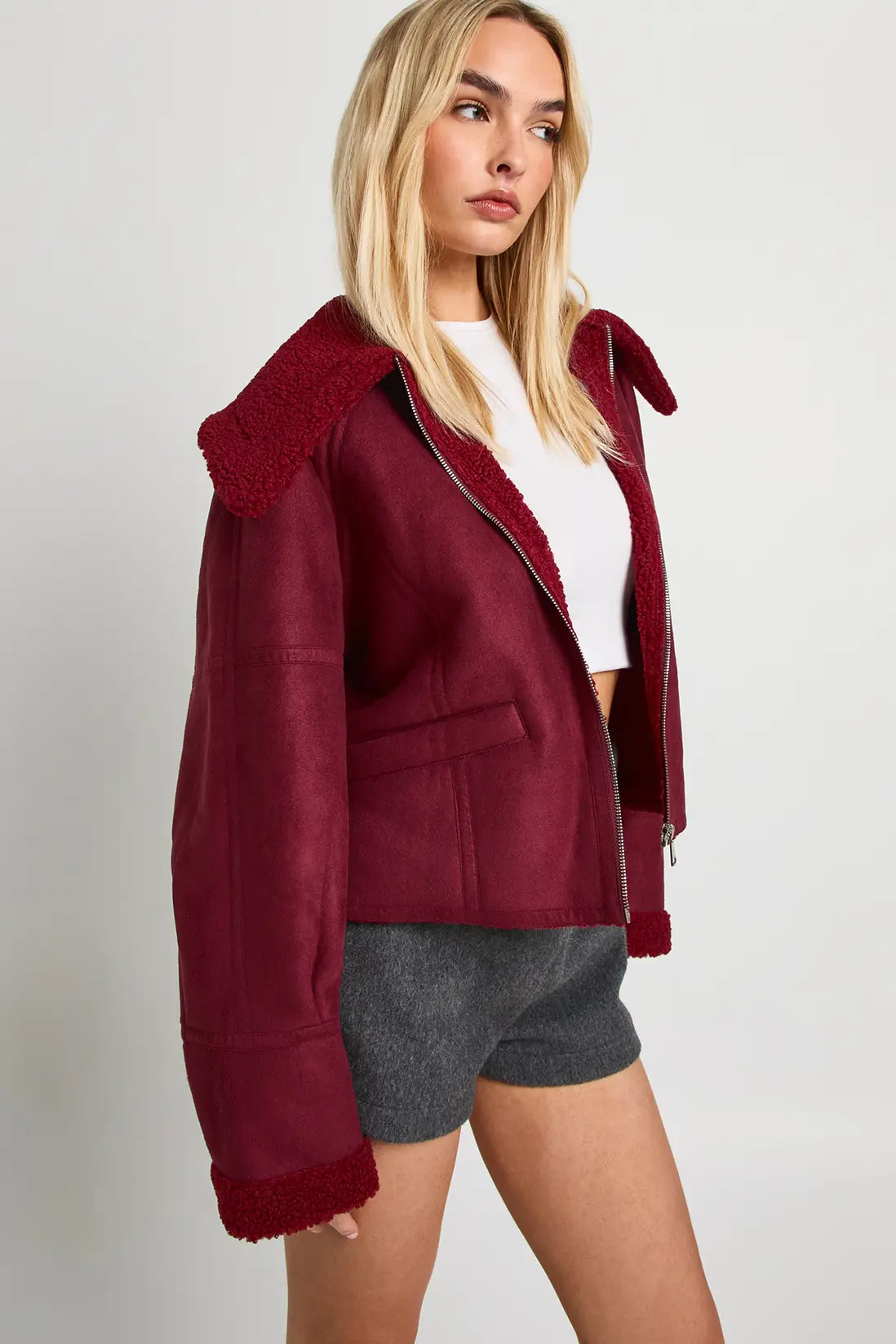 Damen Kurzjacke mit Teddykragen und Metallreißverschluss Ansicht 3