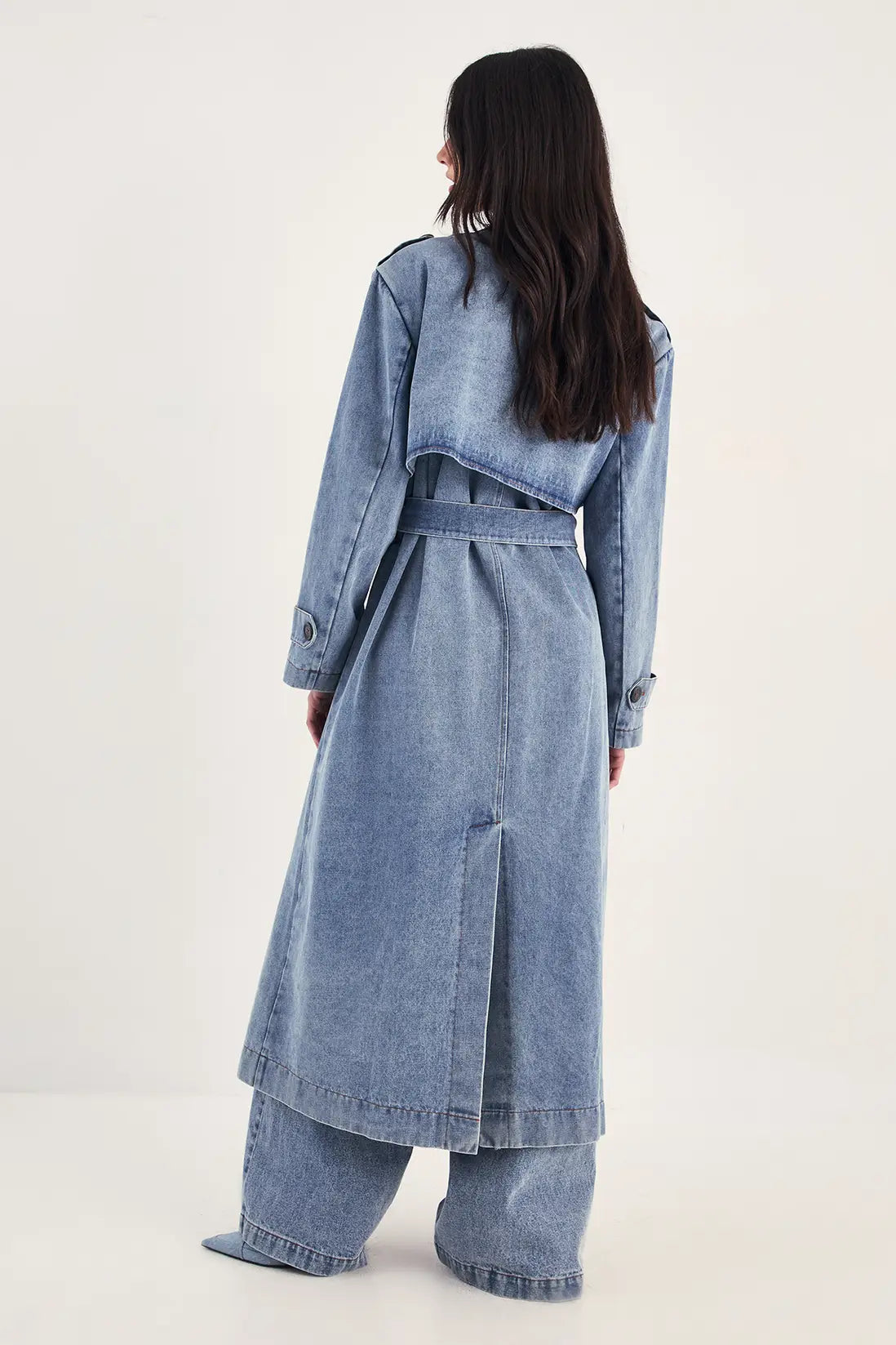 Damen Langer Denim Trenchcoat mit Gürtel und Zweireihigem Verschluss Ansicht 2
