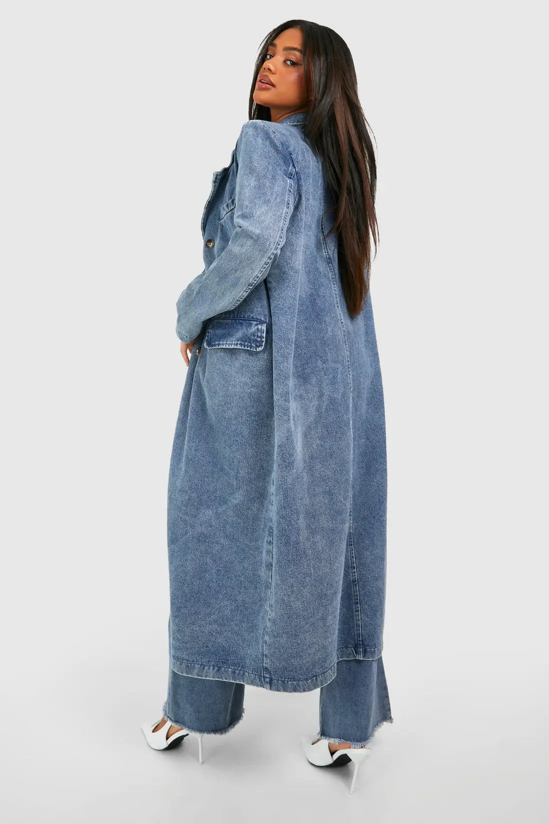 Damen Langer Denim Trenchcoat mit Zweireihigen Knöpfen und Reverskragen Ansicht 2