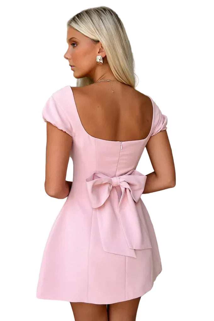 Damen Minikleid mit eckigem Ausschnitt und großer Schleife am Rücken