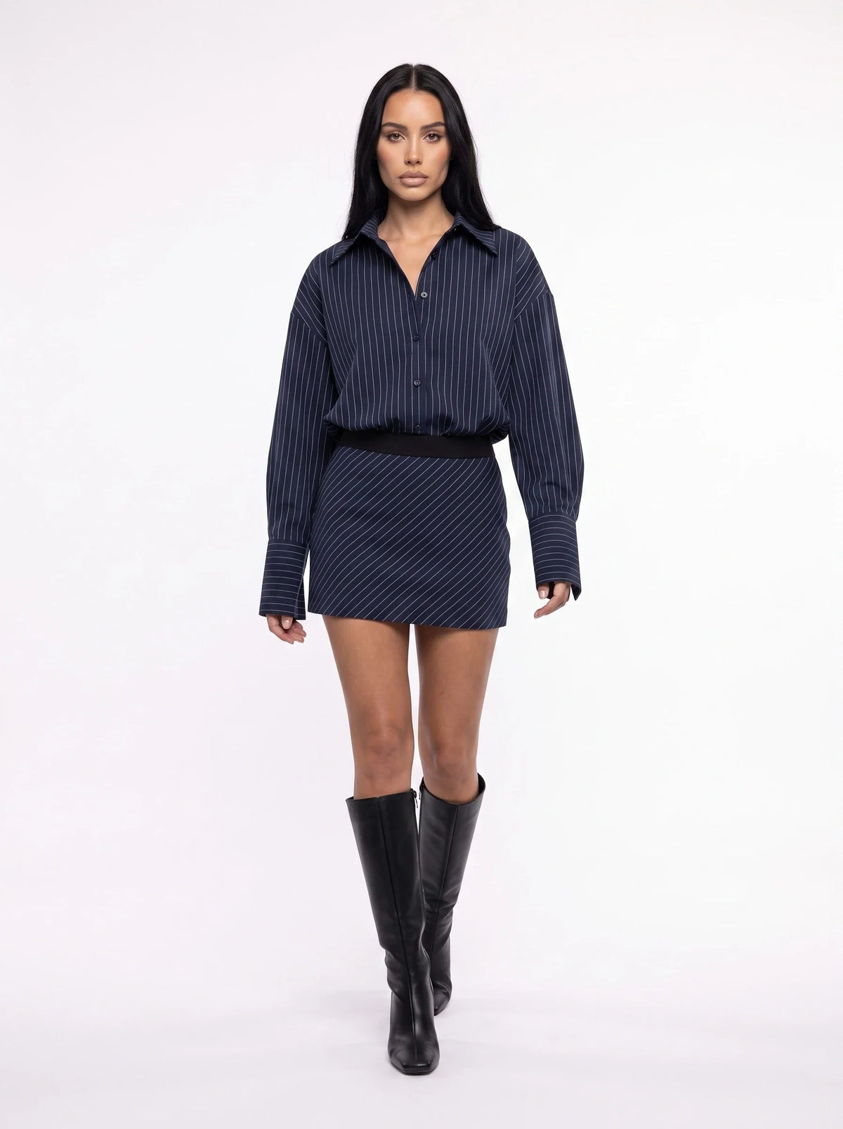 Damen Nadelstreifen Set mit Oversize Hemd und Minirock – Ansicht 4