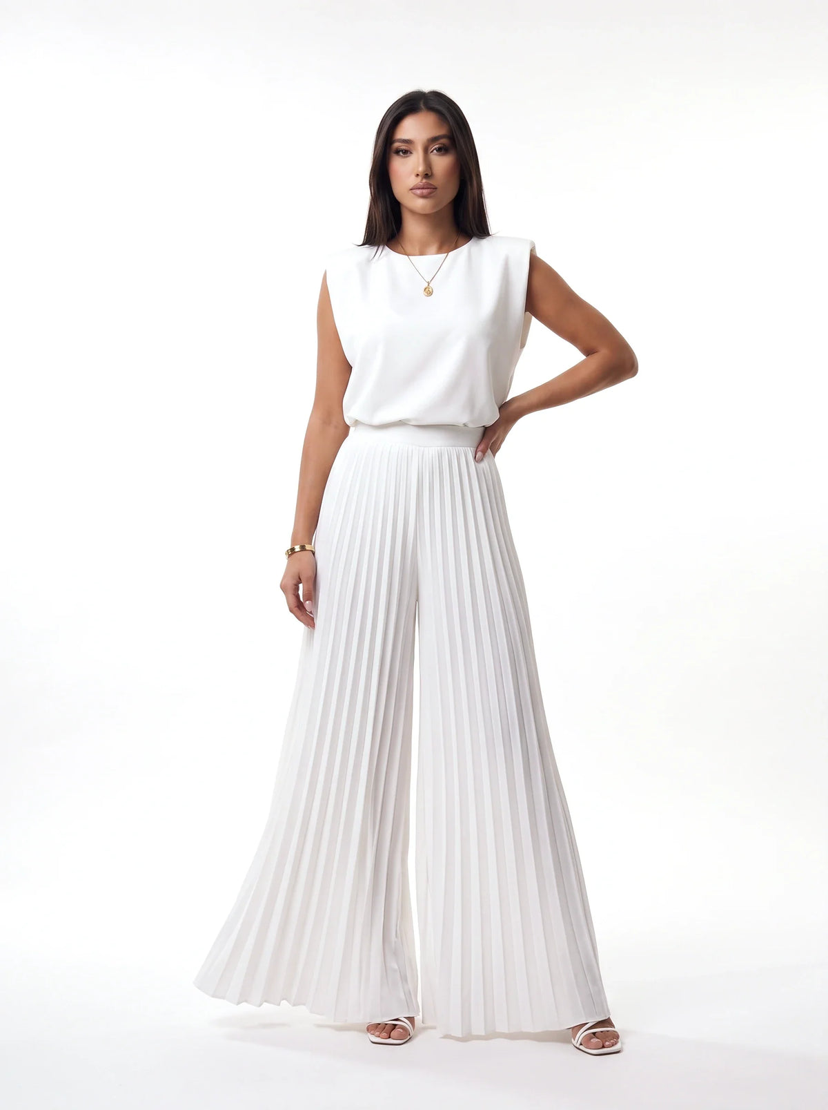 Damen Set mit Ärmelloser Bluse und Weiter Plissierter Palazzohose – Weiß Vorderansicht
