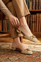Damen Slingback Pumps aus Wildleder mit Niedrigem Absatz und Zierelement – Ansicht 4