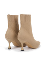 Paar Damen Sock Boots in Beige, Ansicht von hinten schräg