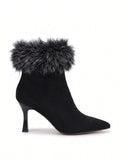 Damen Stiefeletten mit flauschigem Abschluss, Seitenansicht
