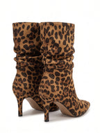 Damen Stiefeletten mit gerafftem Schaft, Paar von hinten