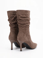 Damen Stiefeletten mit gerafftem Schaft, Paar von hinten