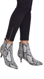 Damen Stiefeletten mit Schlangenmuster und schmalem Absatz