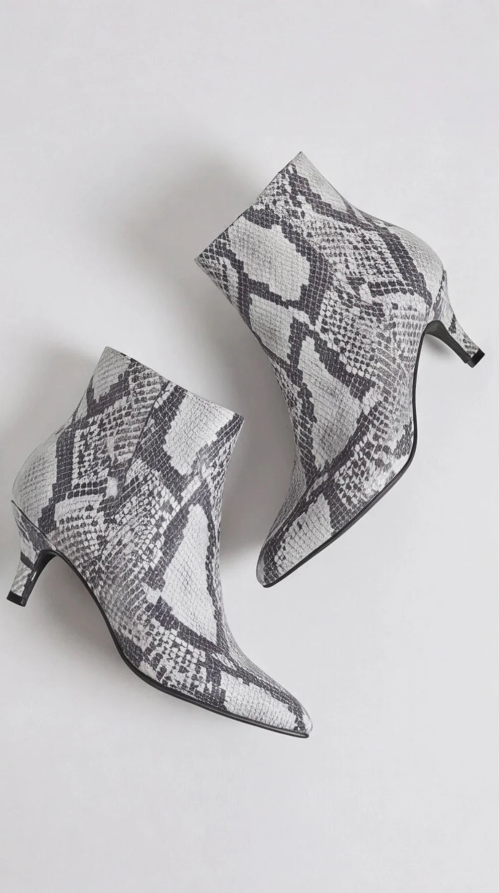 Damen Stiefeletten mit Schlangenmuster – Detailansicht