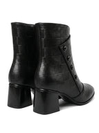 Paar Damen Stiefeletten auf Blockabsatz in Schwarz, Ansicht von hinten schräg