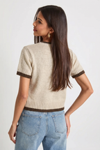Damen Strickjacke mit Kurzen Ärmeln und Kontrastbund mit Doppelter Bindung – Ansicht 2
