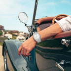 Herren Armbanduhr mit Geriffelter Lünette und Arabischen Ziffern am Gliederarmband – Ansicht 5
