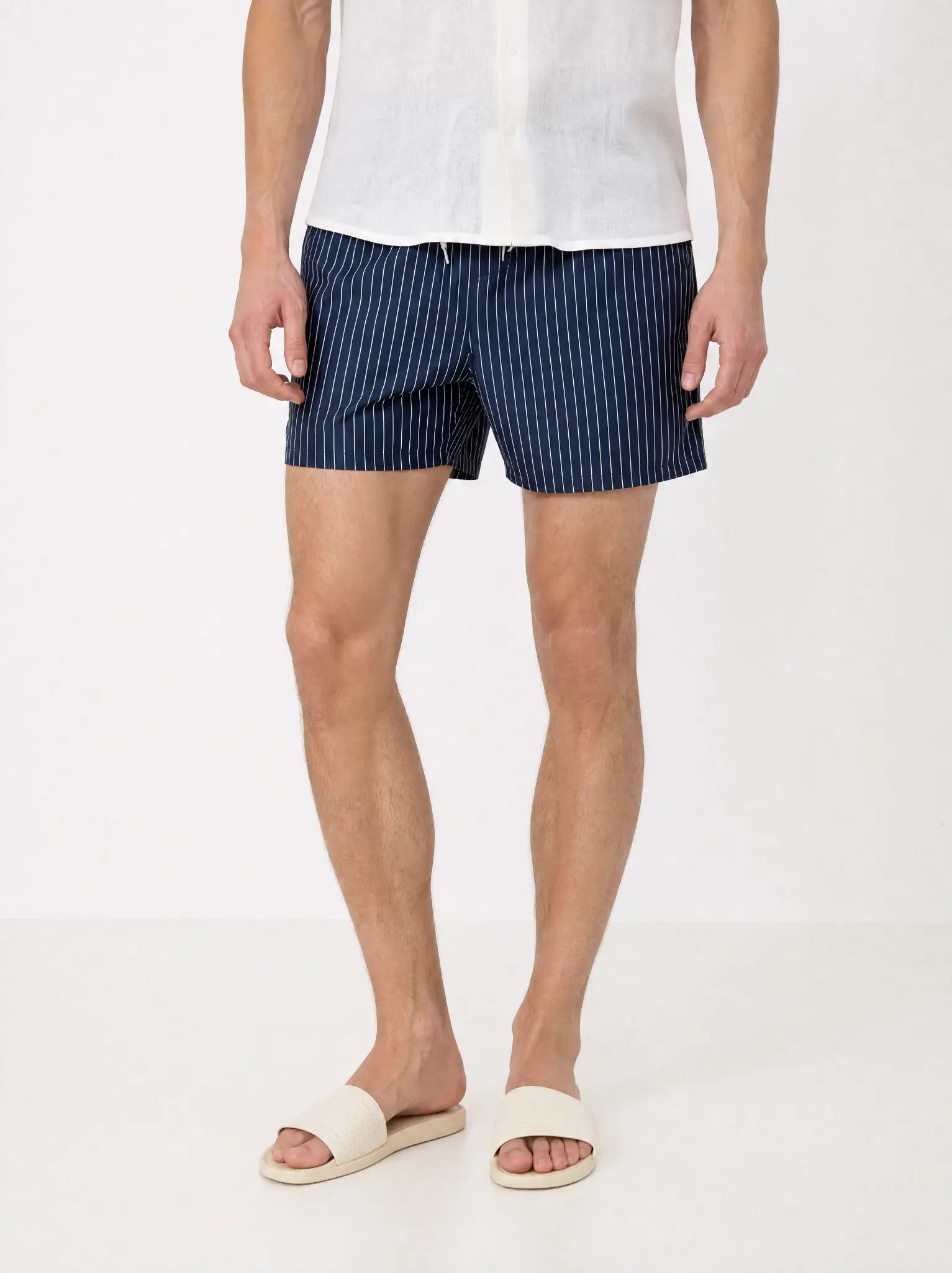 Herren Badeshorts mit kontrastierenden Streifen und Tasche