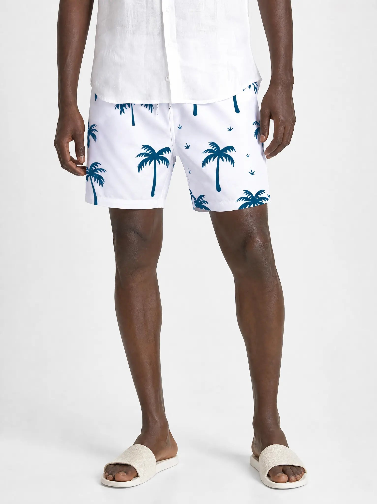 Herren Badeshorts mit tropischem Palmenmuster