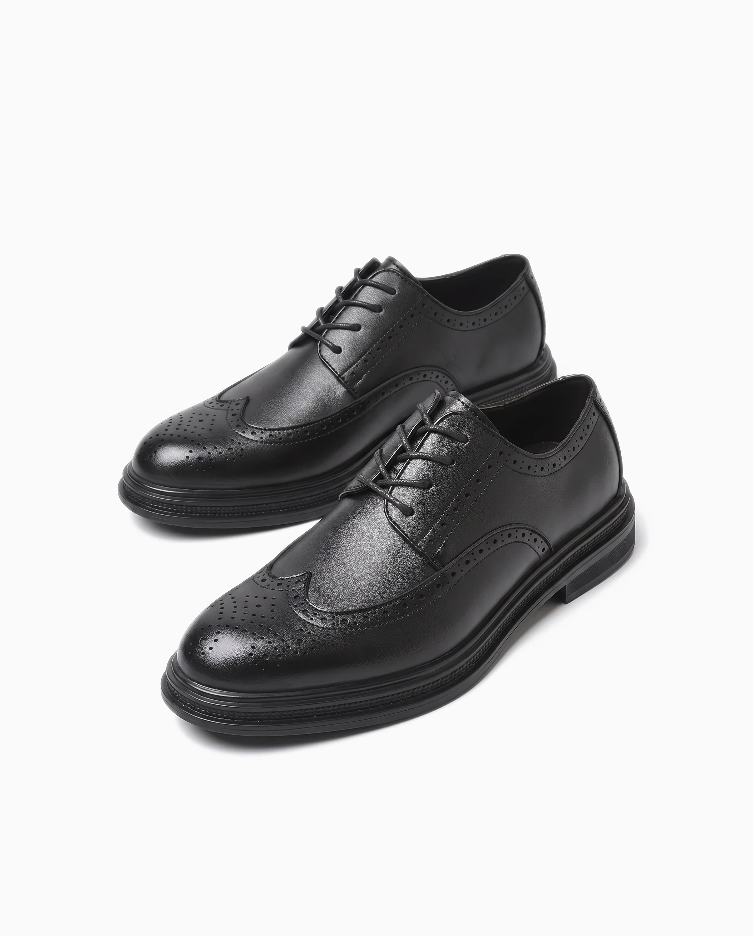 Herren Brogue Schnürschuhe mit Wingtip-Kappe, Schwarz – Vorderansicht