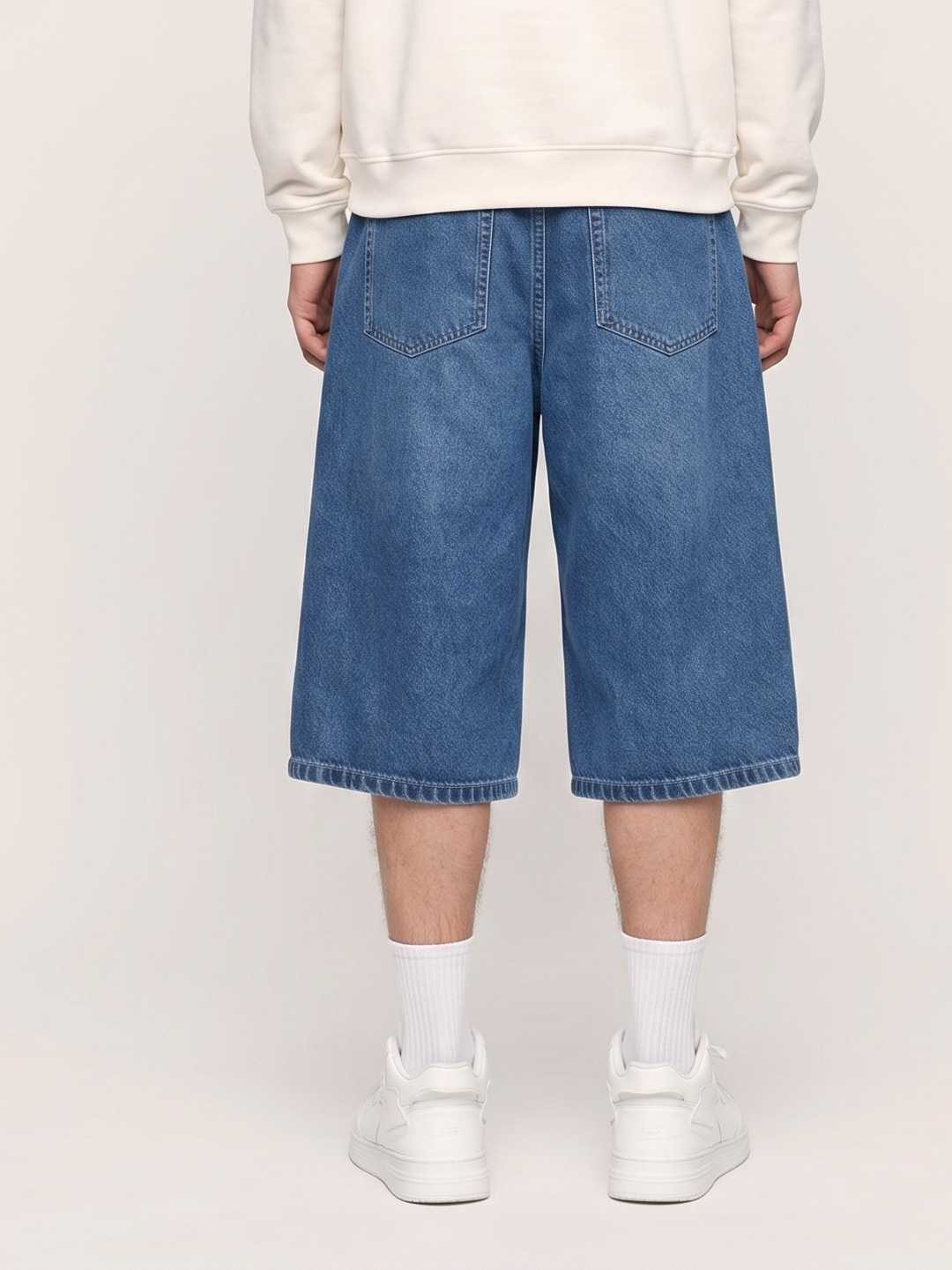 Herren Jeansshorts mit Weitem Schnitt in Kniehöhe – Ansicht 2