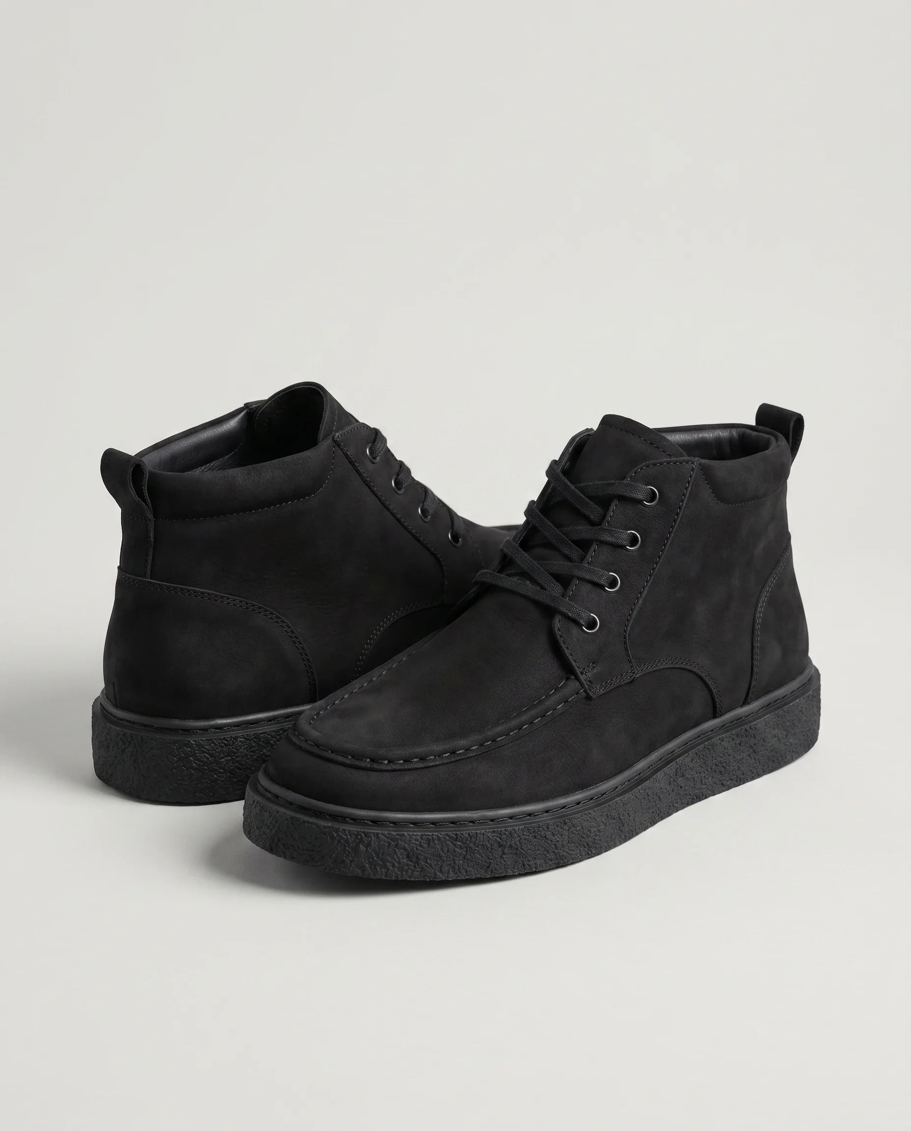 Herren Knöchelhohe Wildleder Sneaker mit Schnürung, Schwarz – Vorderansicht
