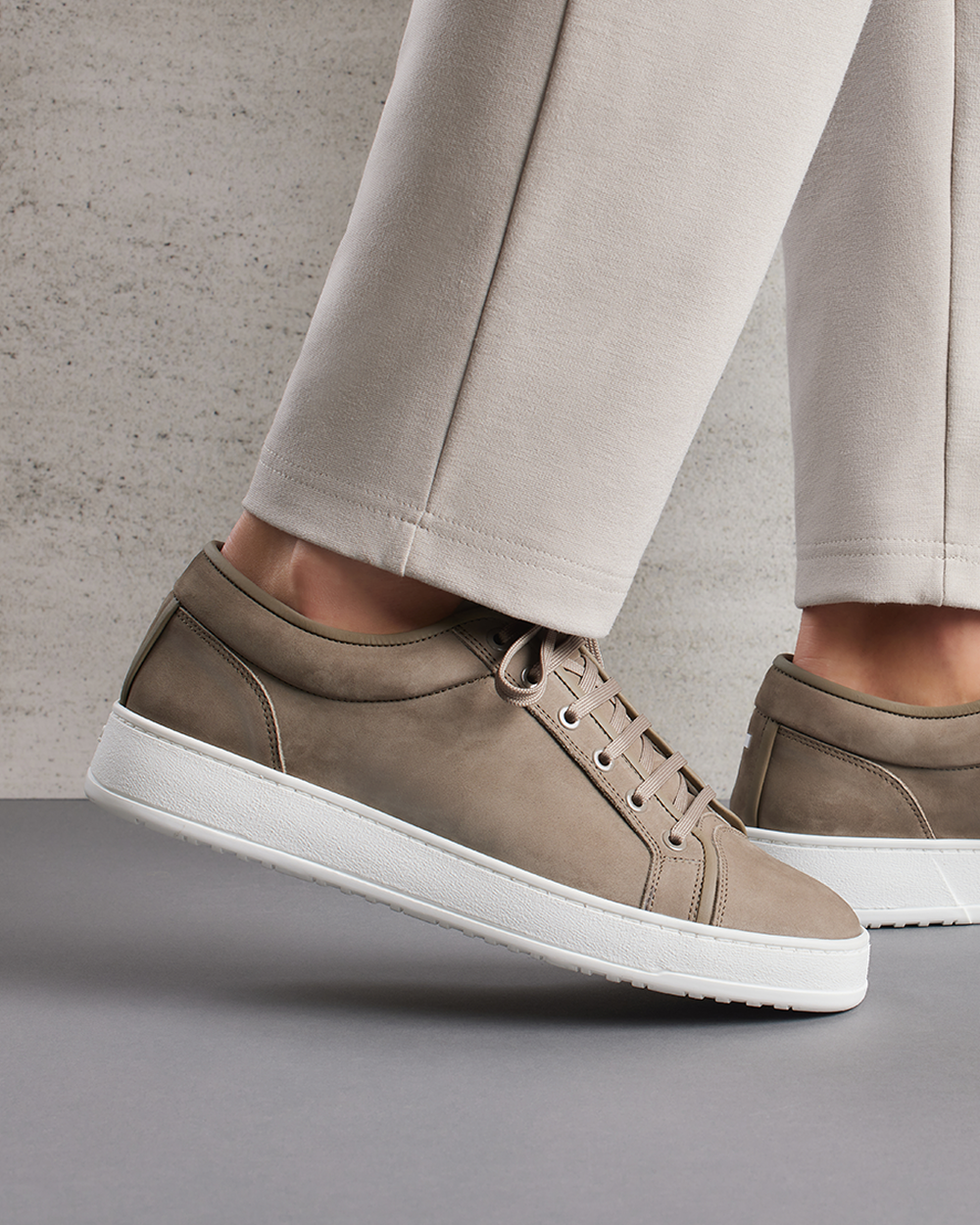 Herren Schnürsneaker in Wildleder-Optik mit Weißer Sohle – Ansicht 3