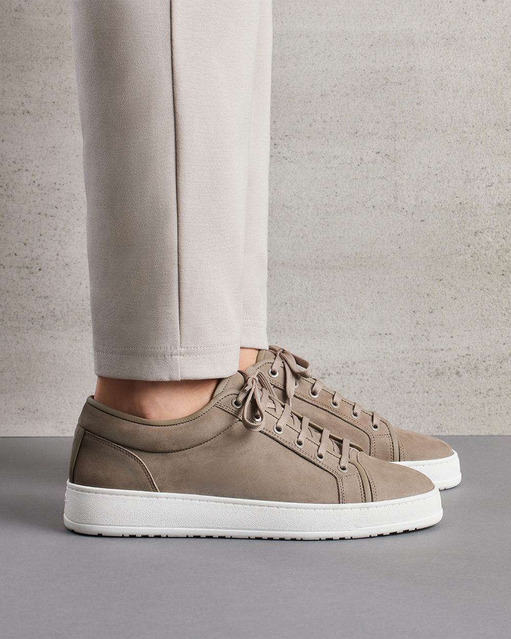 Herren Schnürsneaker in Wildleder-Optik mit Weißer Sohle – Ansicht 4