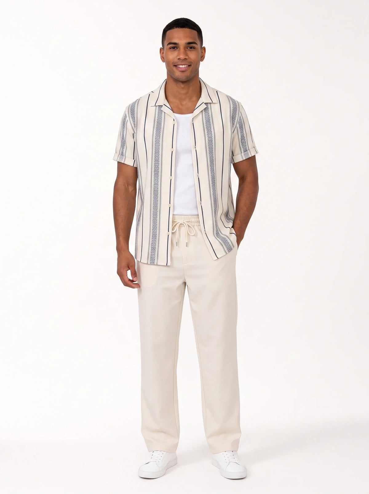 Herren Set mit Gestreiftem Kurzarmhemd und Hose mit Kordelzug