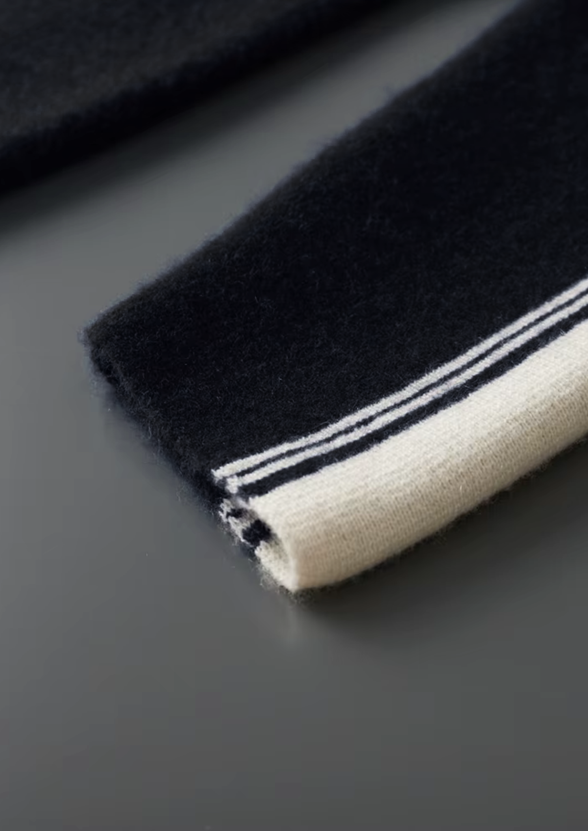 Herren Set mit Strickjacke mit Kontraststreifen und Hose – Ansicht 22