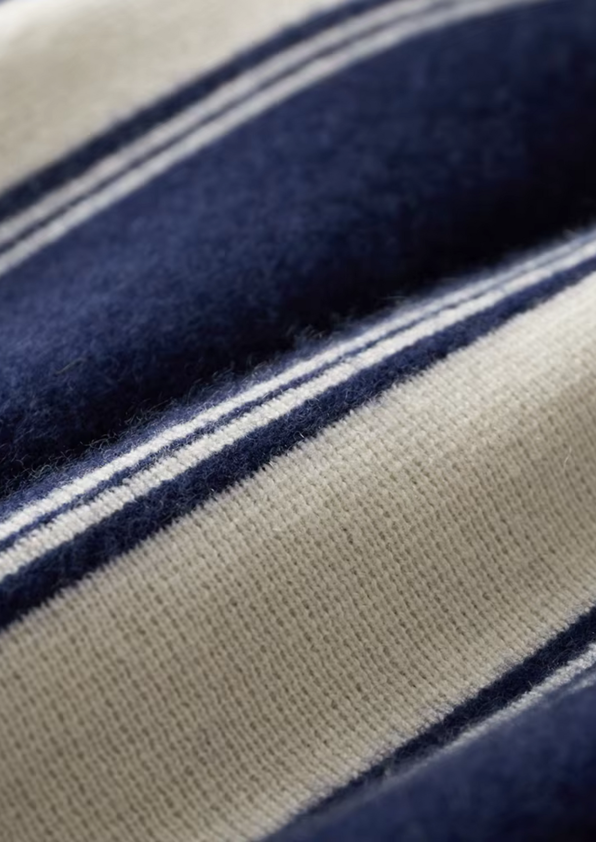 Herren Set mit Strickjacke mit Kontraststreifen und Hose – Ansicht 4
