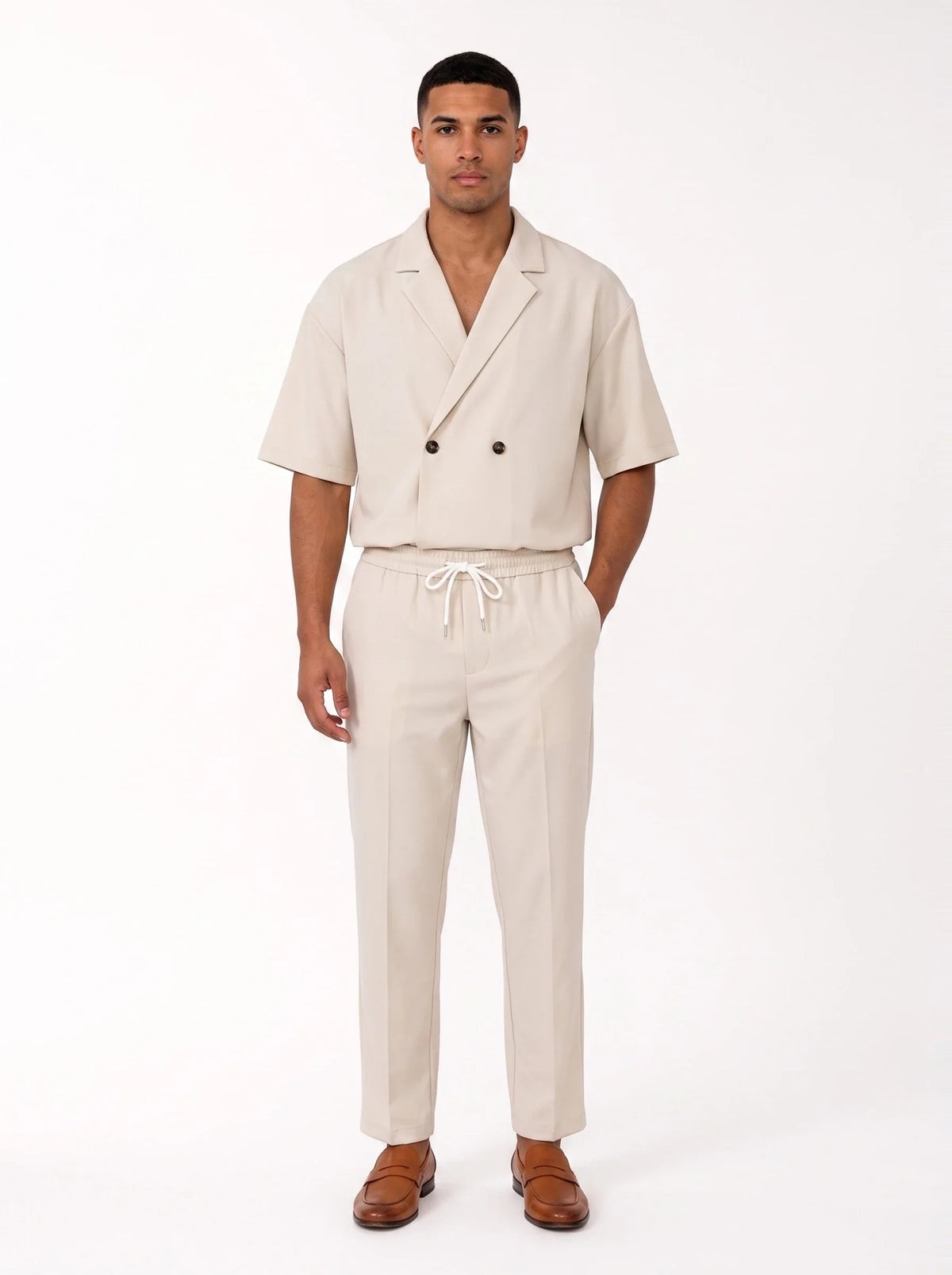 Herren Set mit Zweireihigem Revershemd und Hose mit Bügelfalte