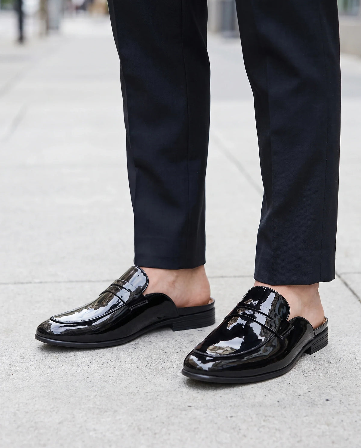 Herren Slipper Mules mit Glänzendem Obermaterial und Offener Ferse – Ansicht 4
