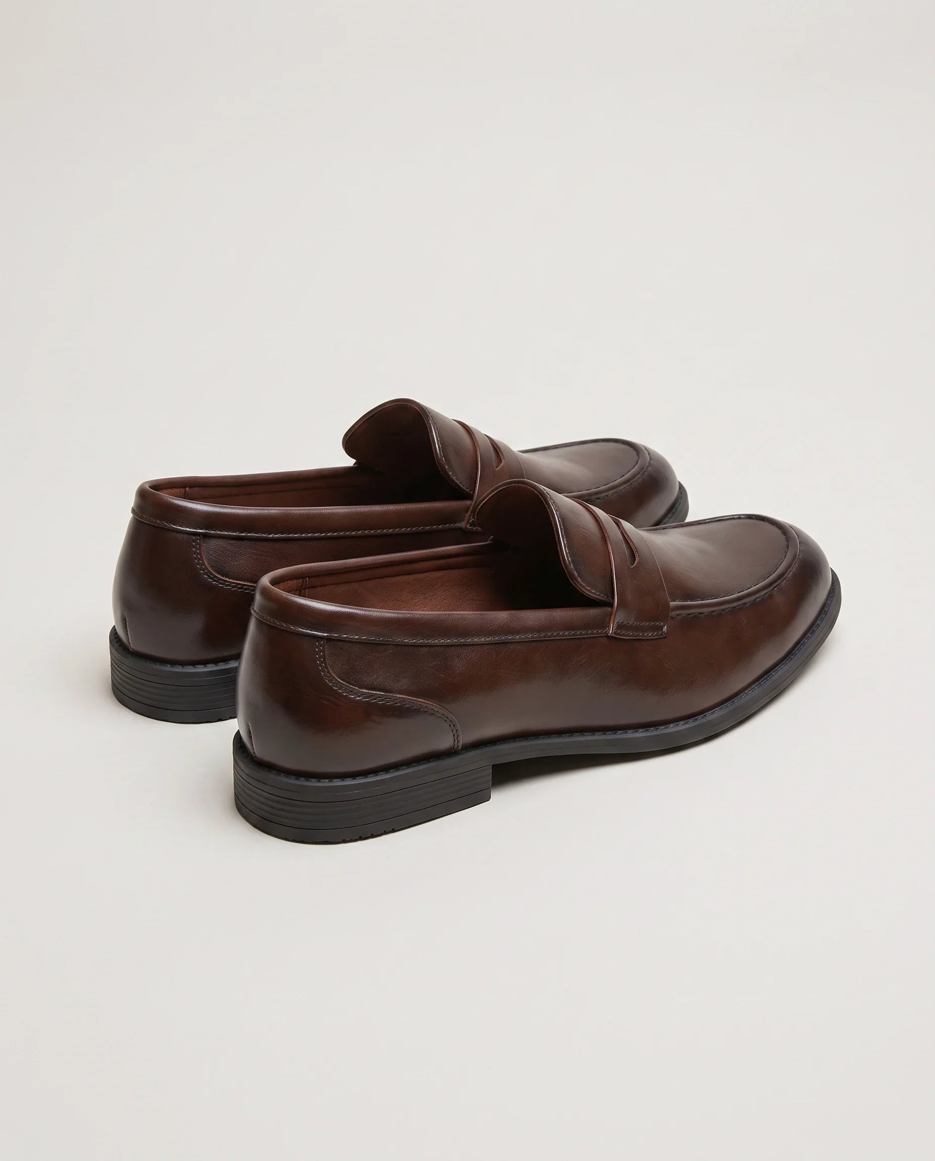 Herren Slipper mit Zierriemen, Braun – Rückansicht