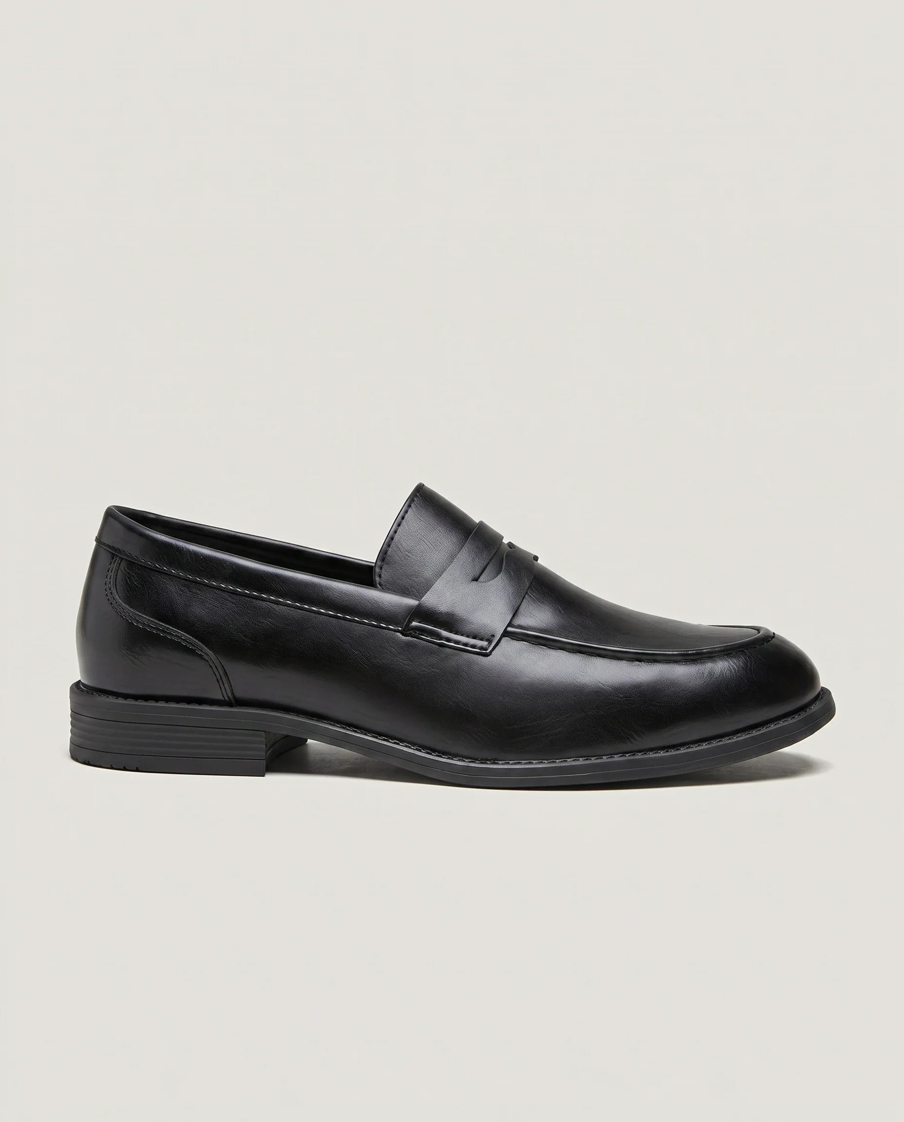 Herren Slipper mit Zierriemen, Schwarz – Seitenansicht